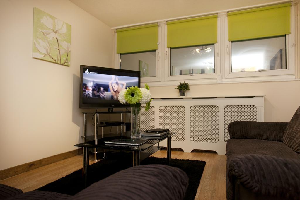 Victoria Centre Apartments In The Victoria Centre Shopping Centre - Nottingham City Centre - 24 Hour Access - Most Central Location, Kitchen - Sunday Check-Out 1Pm - Opposite Hilton By Restaurants & Shops - Outdoor Parking Cars Or Vans Five Pounds A Kültér fotó