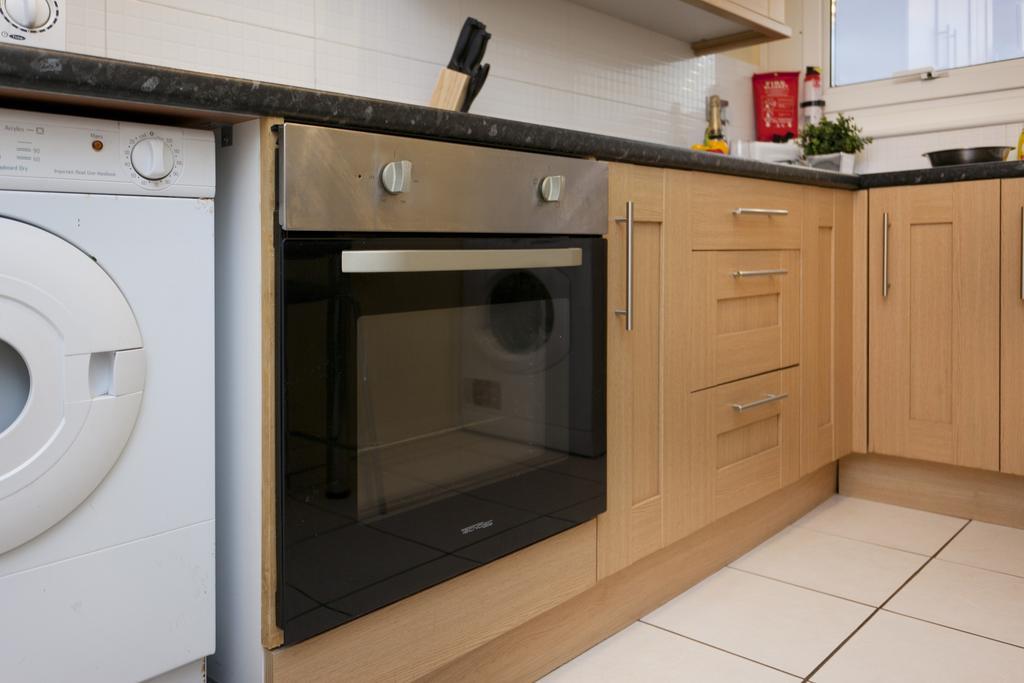 Victoria Centre Apartments In The Victoria Centre Shopping Centre - Nottingham City Centre - 24 Hour Access - Most Central Location, Kitchen - Sunday Check-Out 1Pm - Opposite Hilton By Restaurants & Shops - Outdoor Parking Cars Or Vans Five Pounds A Kültér fotó
